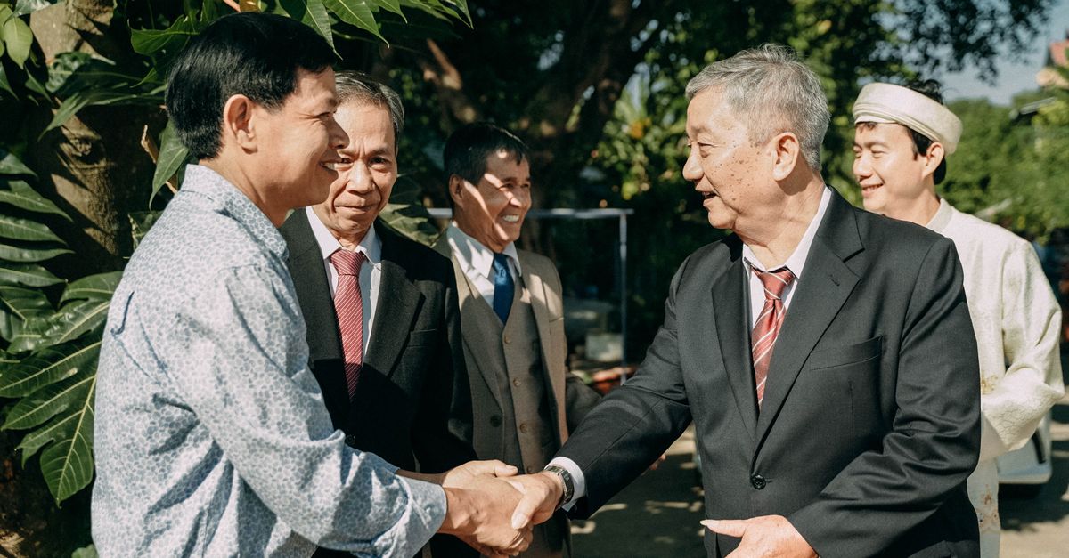 Nụ cười của chủ doanh nghiệp sau khi thanh lý máy may thành công