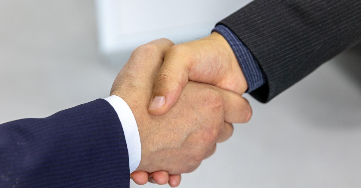 Ký kết hợp đồng thanh lý máy may công nghiệp