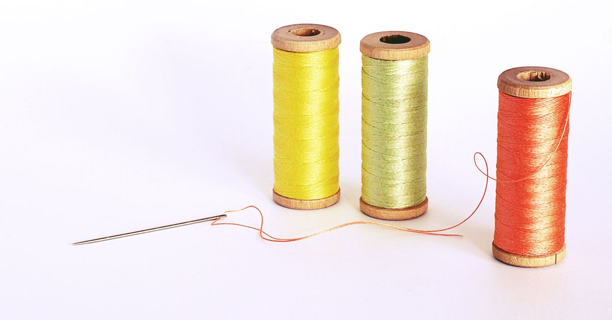 Singer 1408: Thiết kế nhỏ gọn, dễ dàng thao tác cho người mới với các mũi may đa dạng.